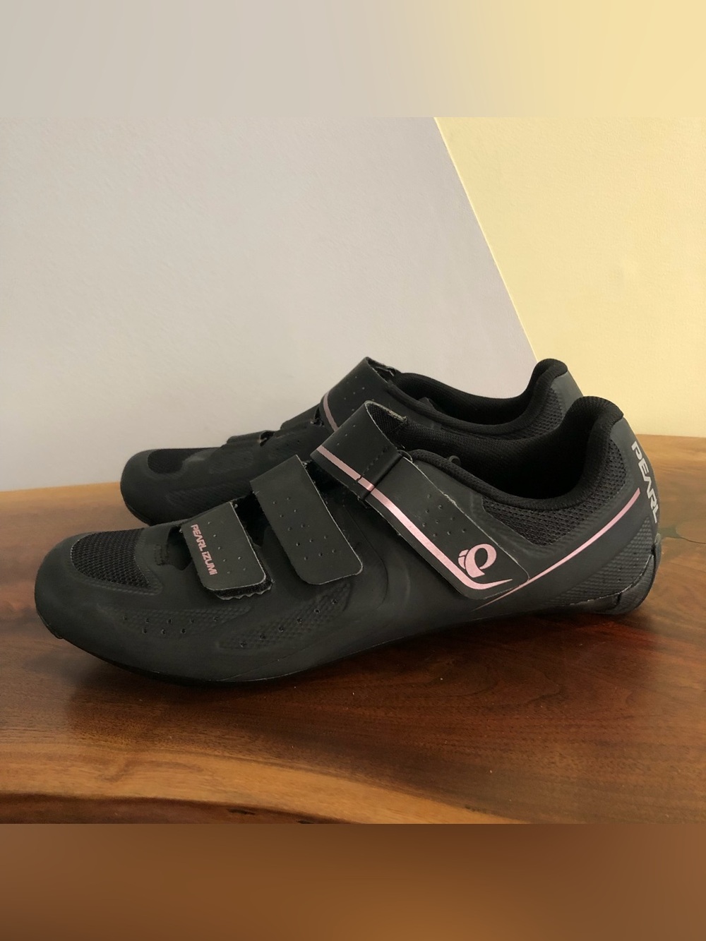 Pearl Izumi Select Road V5 Women’s Road Cycling shoes, New! Size 43